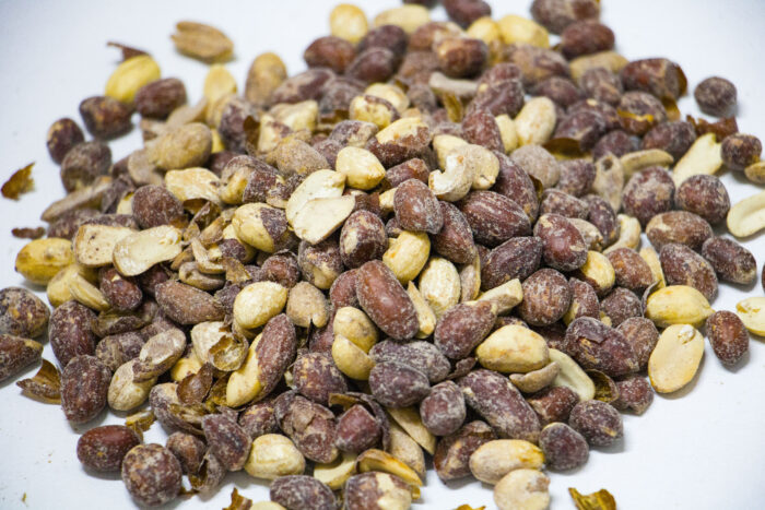 بادام زمینی با پوست scaled